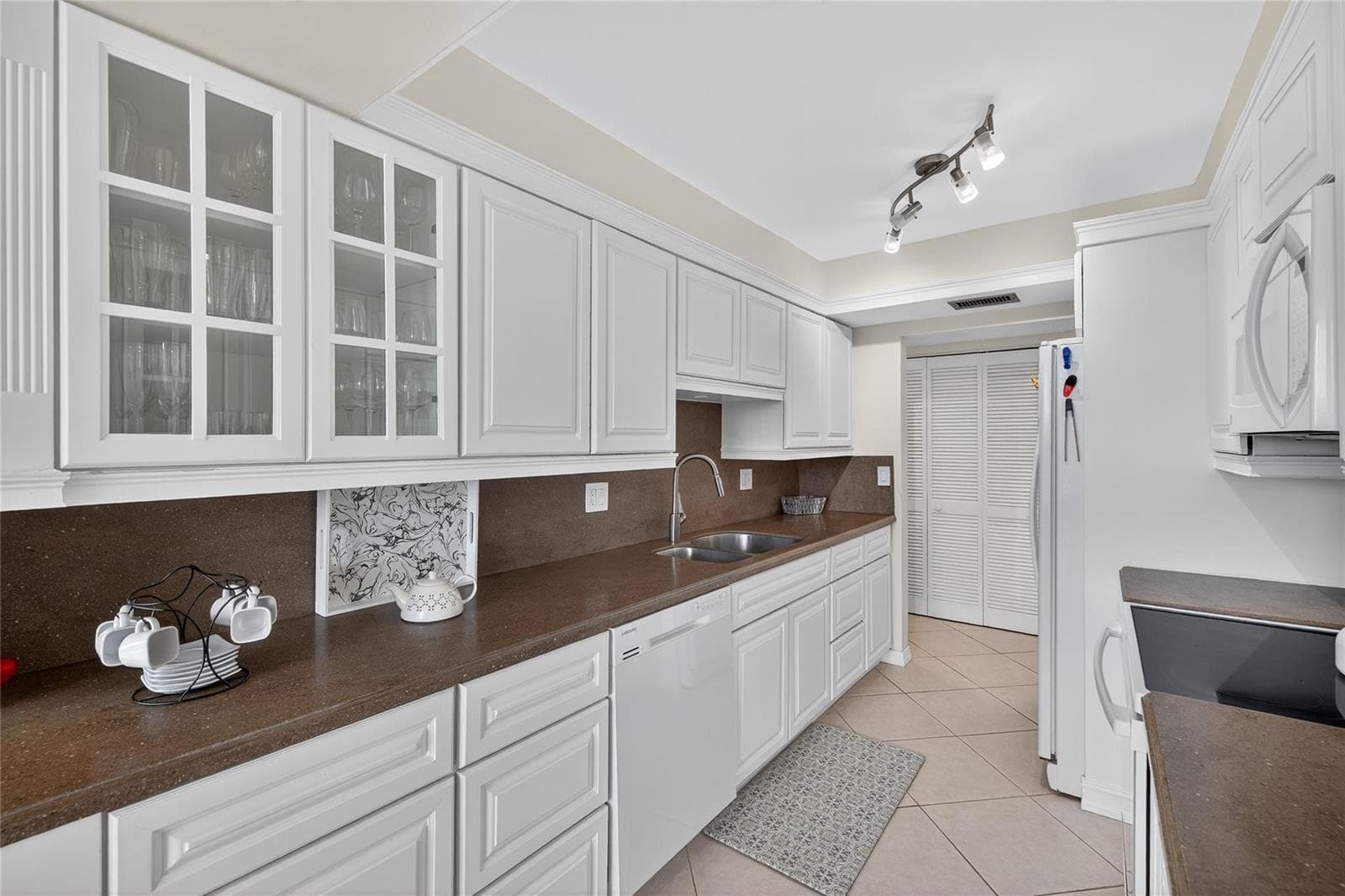 800 JEFFERY Street 405 photo 12