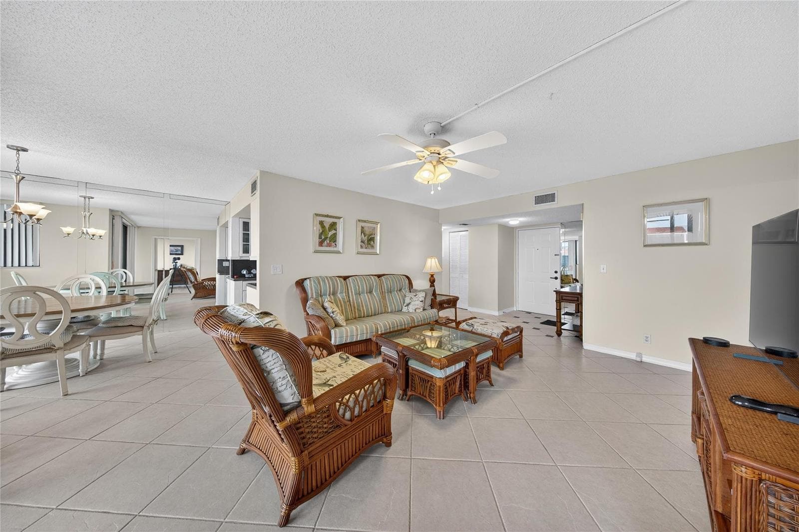 800 JEFFERY Street 405 photo 7