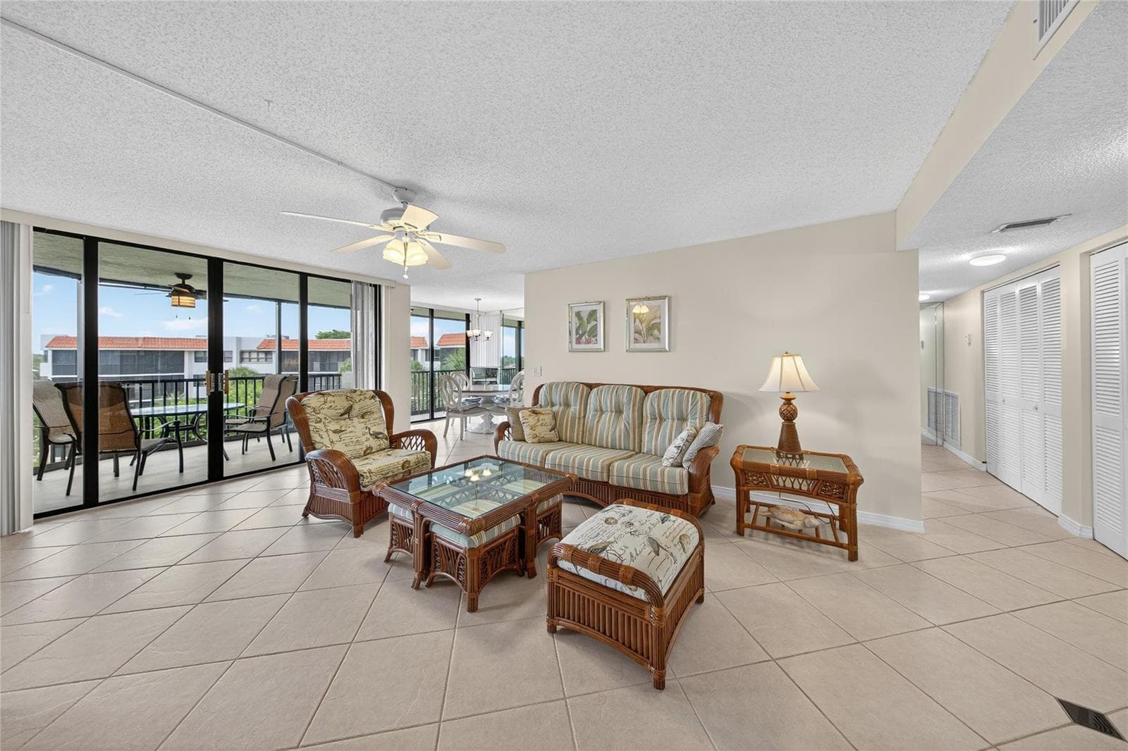 800 JEFFERY Street 405 photo 5