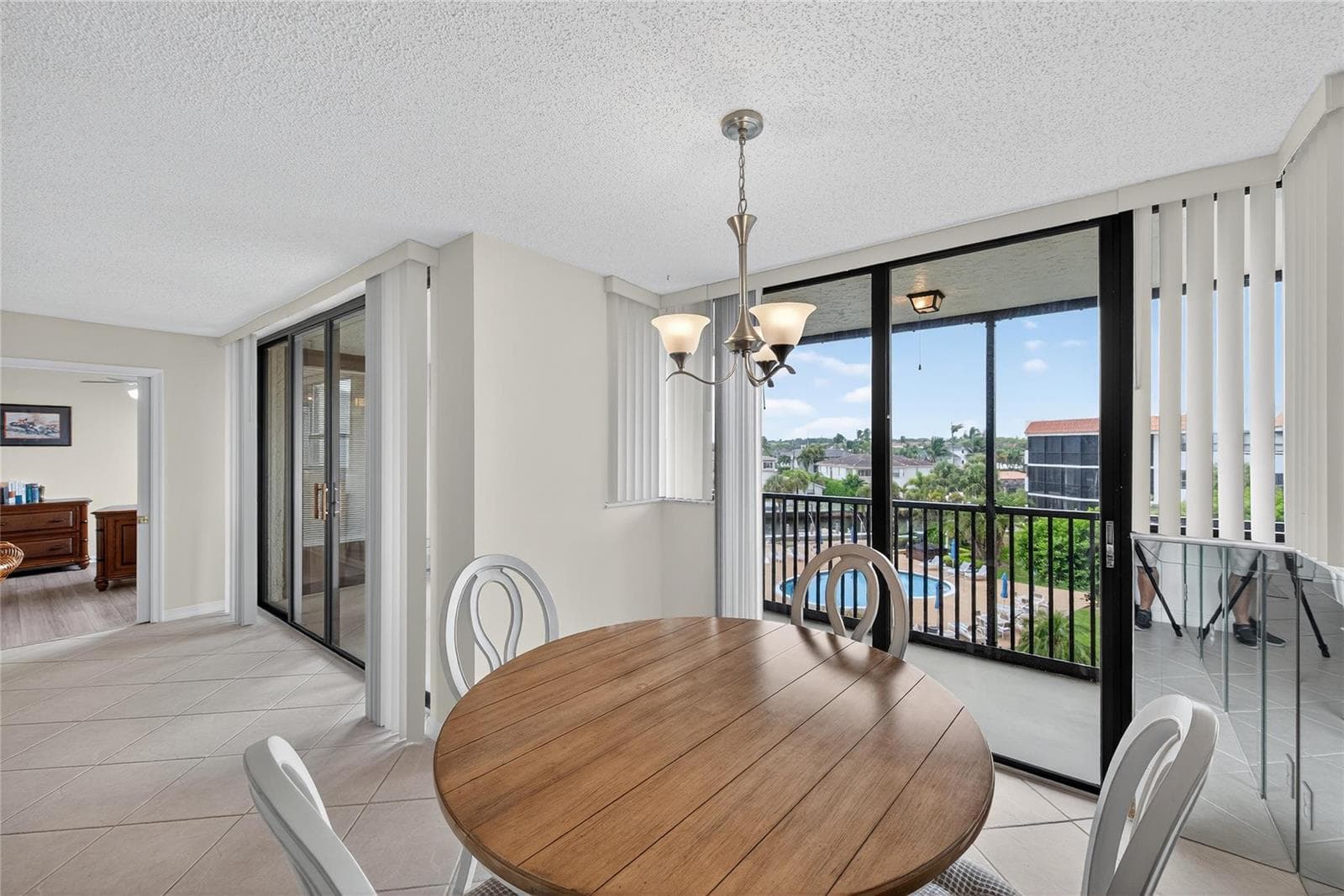 800 JEFFERY Street 405 photo 18