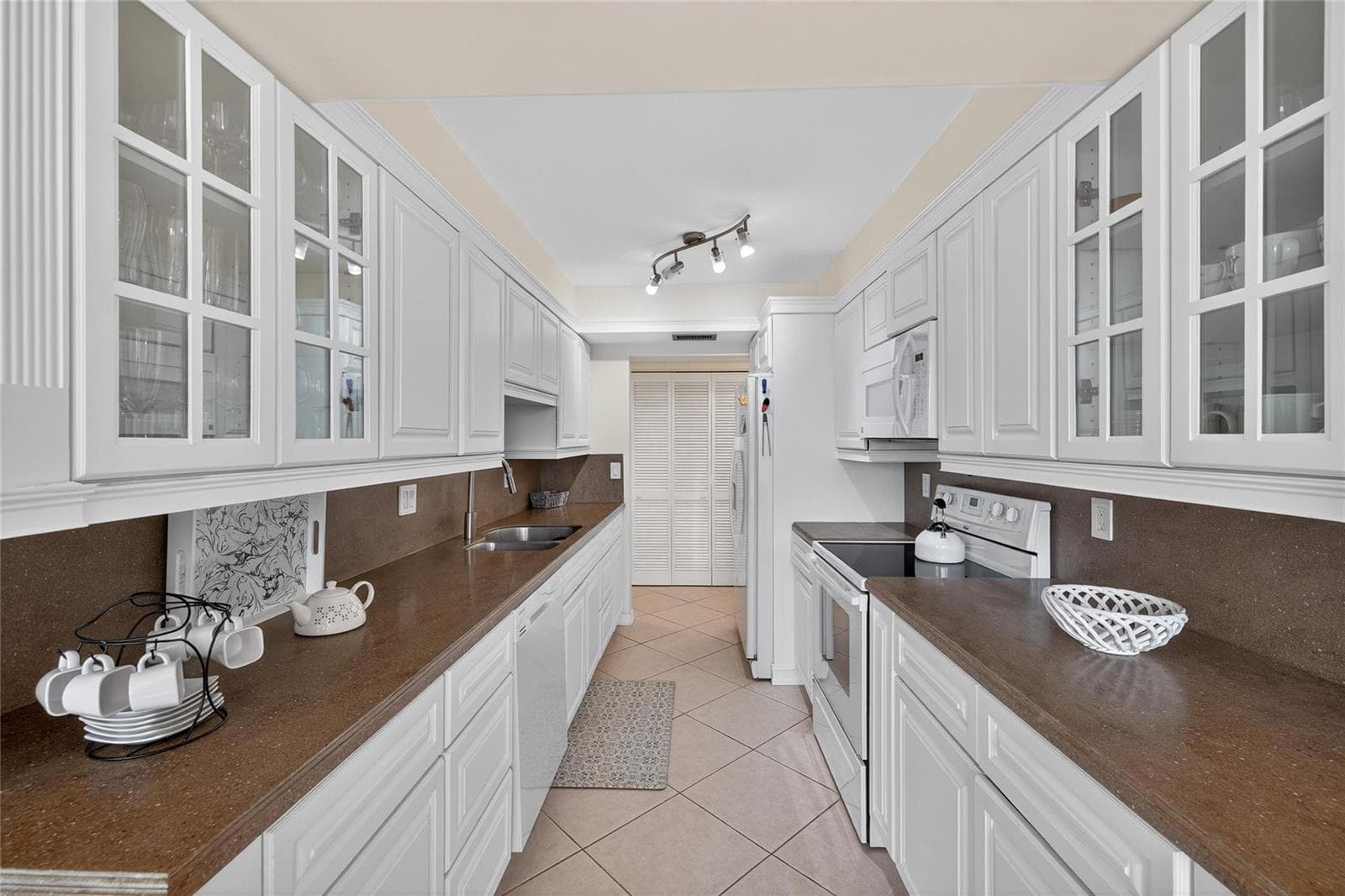 800 JEFFERY Street 405 photo 11