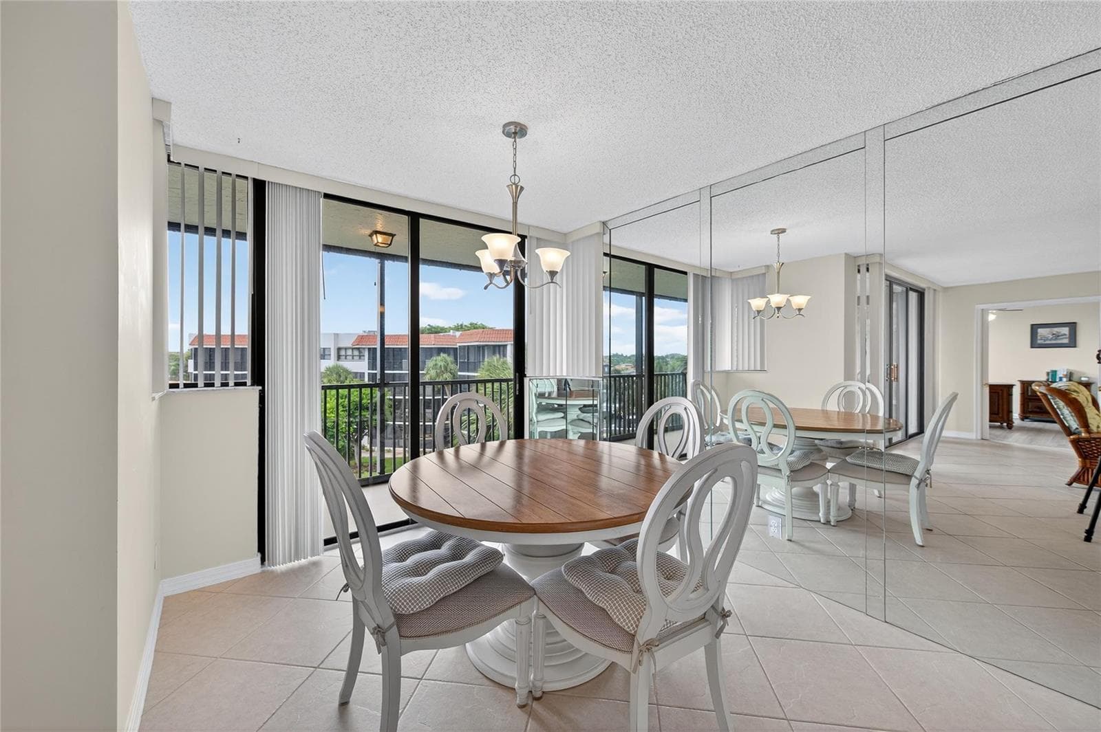 800 JEFFERY Street 405 photo 19