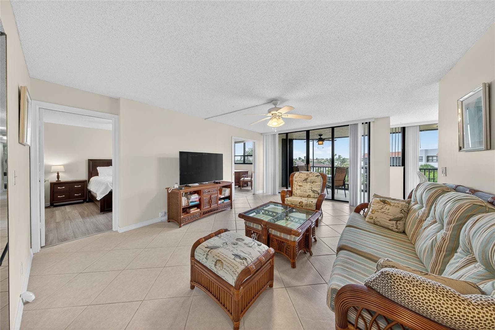 800 JEFFERY Street 405 photo 8