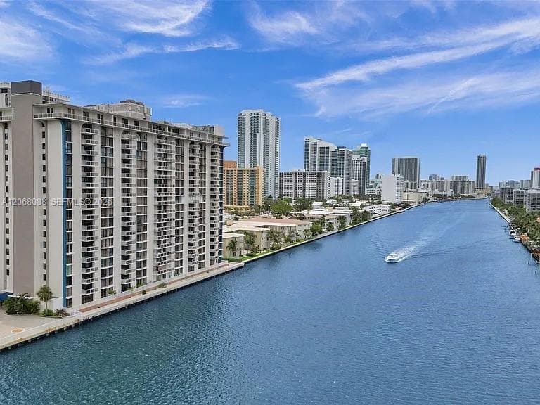 1600 S Ocean Dr 14F photo 2