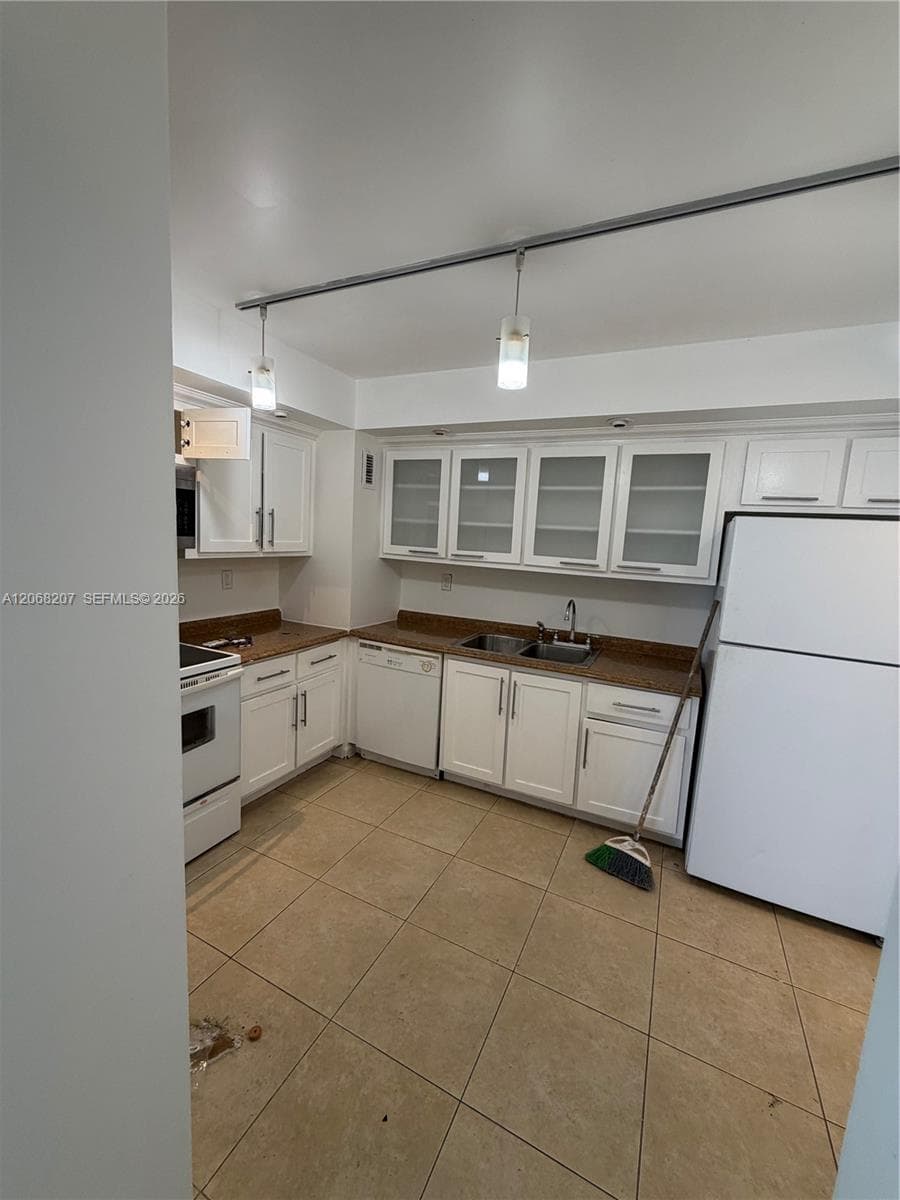 5838 Collins Ave 4A photo 3