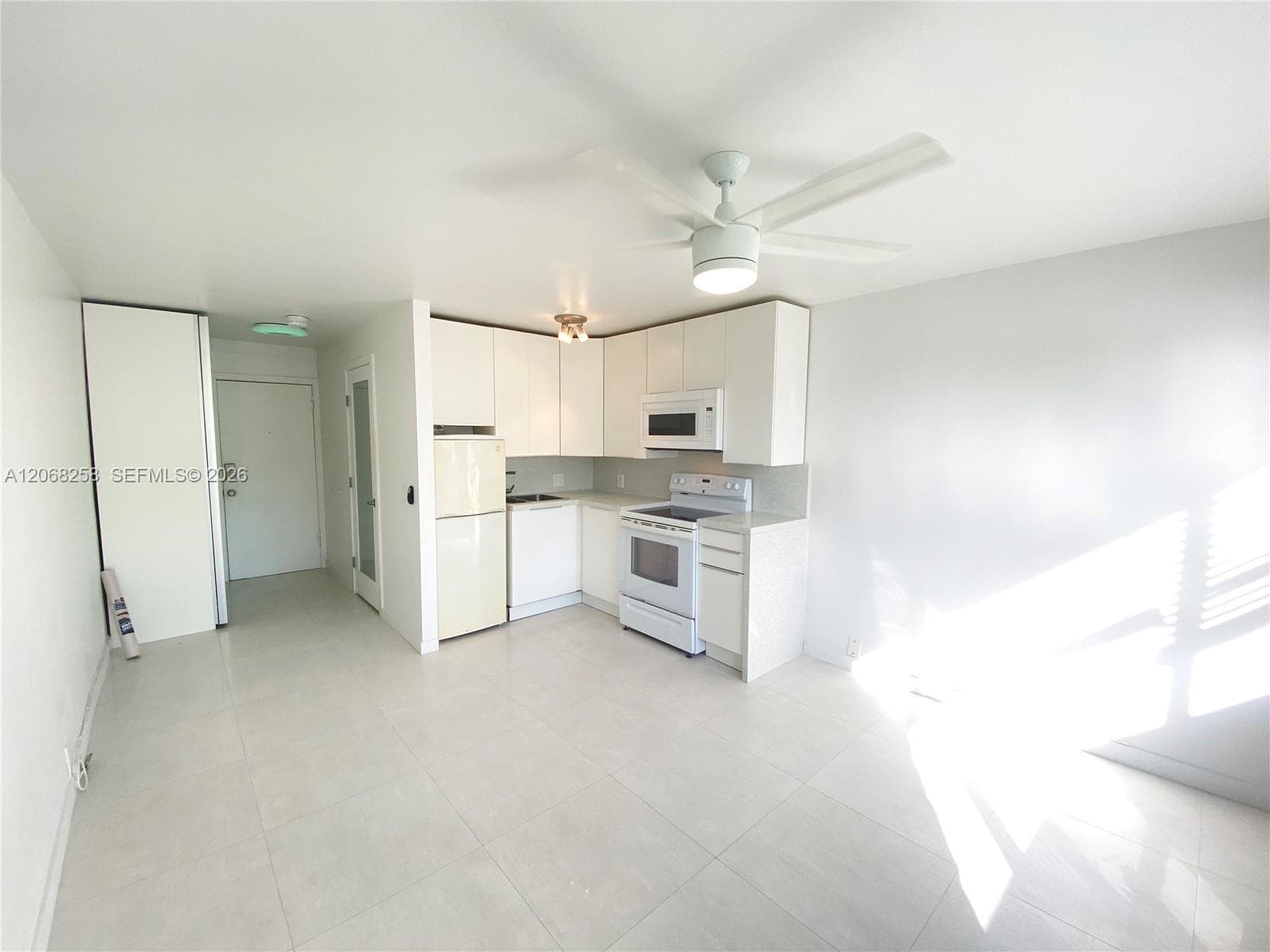 6484 Indian Creek Dr 205 photo 2
