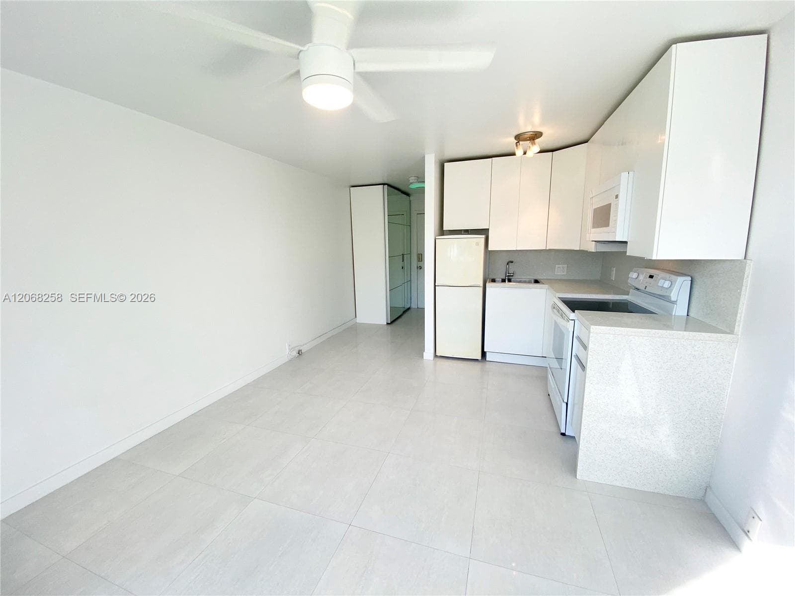 6484 Indian Creek Dr 205 photo 3
