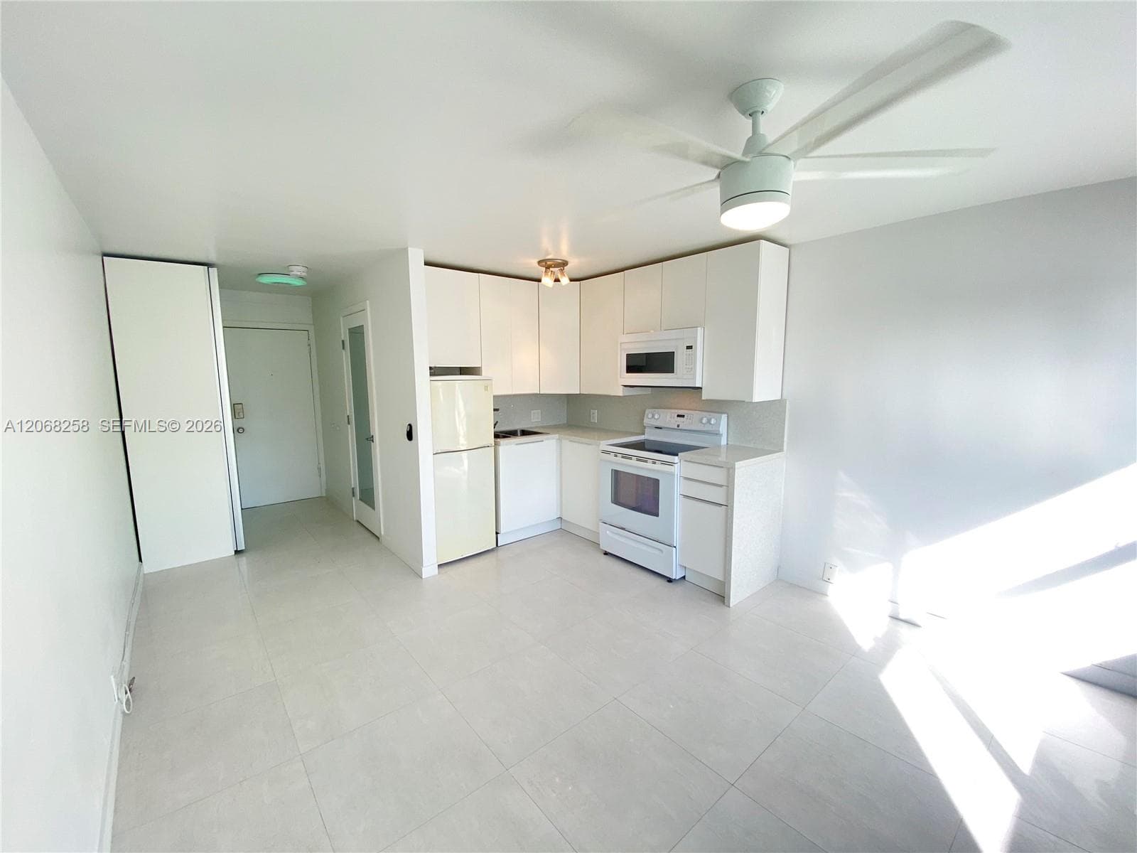 6484 Indian Creek Dr 205 photo 4