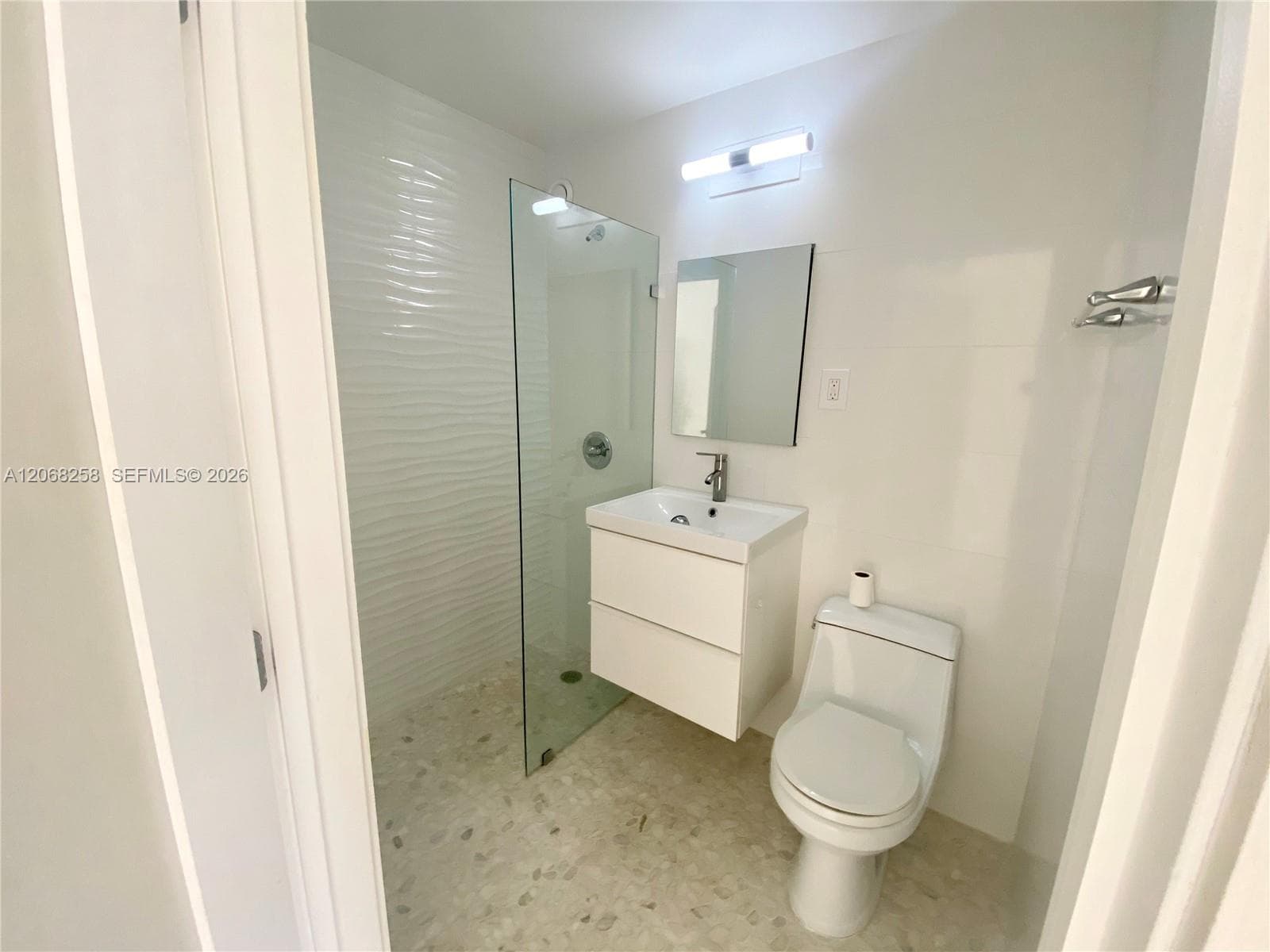 6484 Indian Creek Dr 205 photo 8