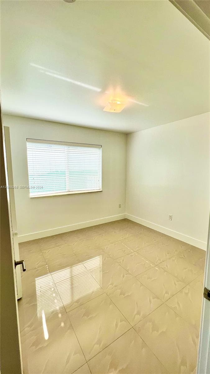 8227 Crespi Blvd 4 photo 17