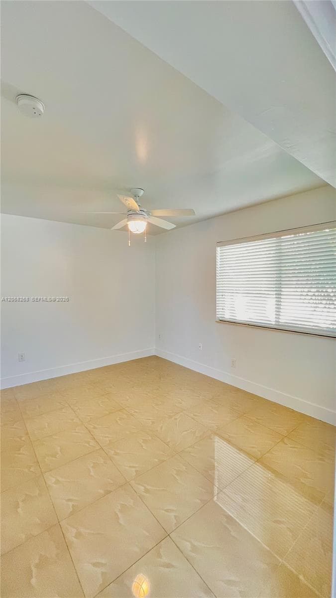 8227 Crespi Blvd 4 photo 5