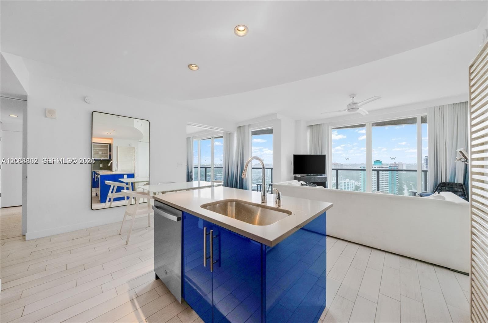 3101 Bayshore Dr 1808 photo 4