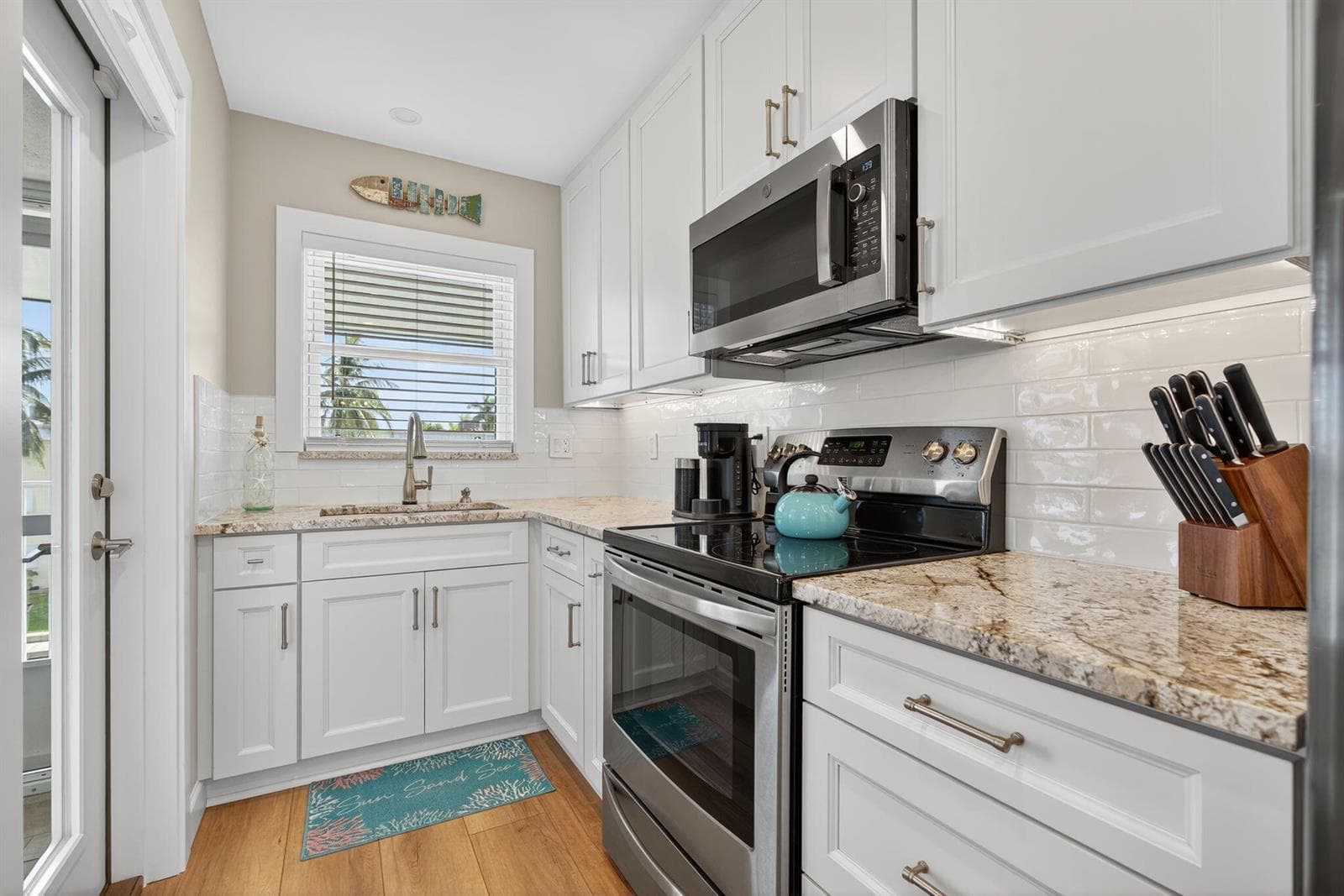 110 SHORE Court 301 photo 15