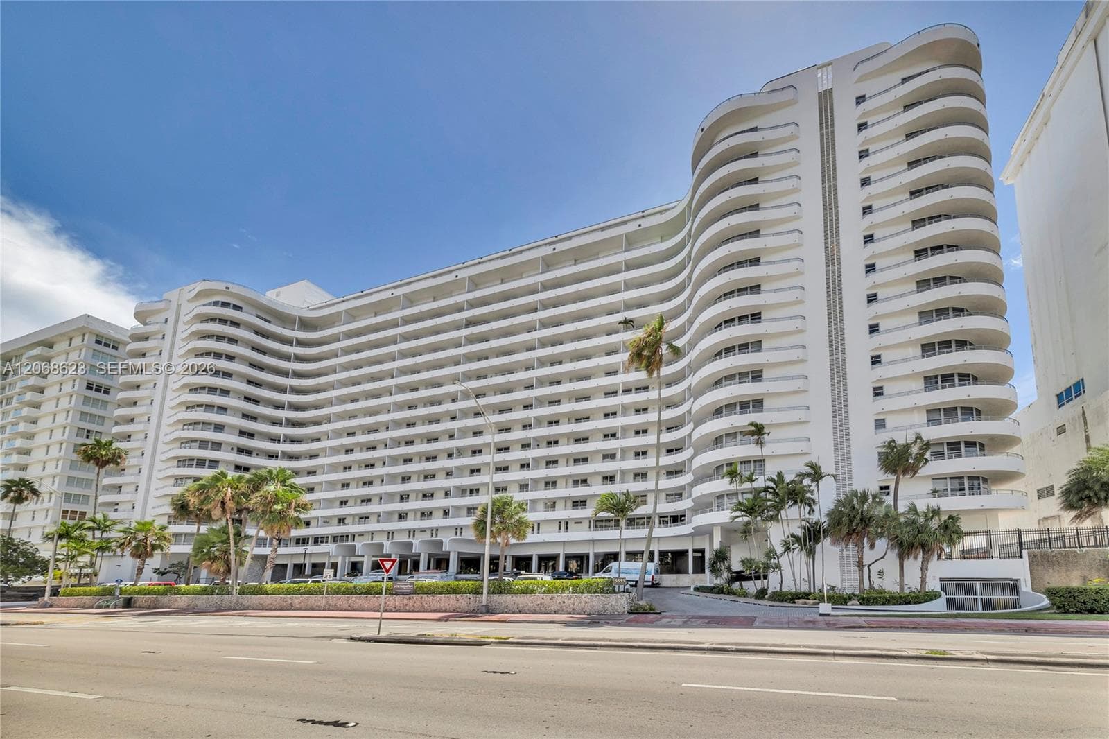 5555 Collins Ave 10K photo 19