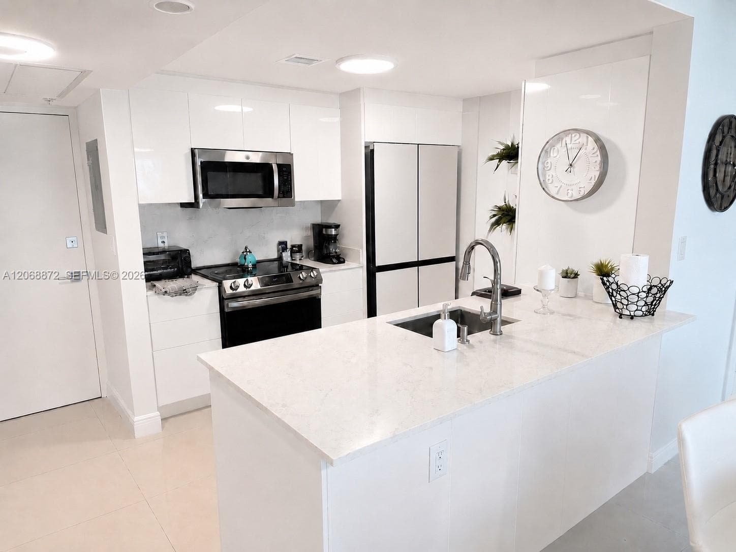 10275 Collins Ave 624 photo 2