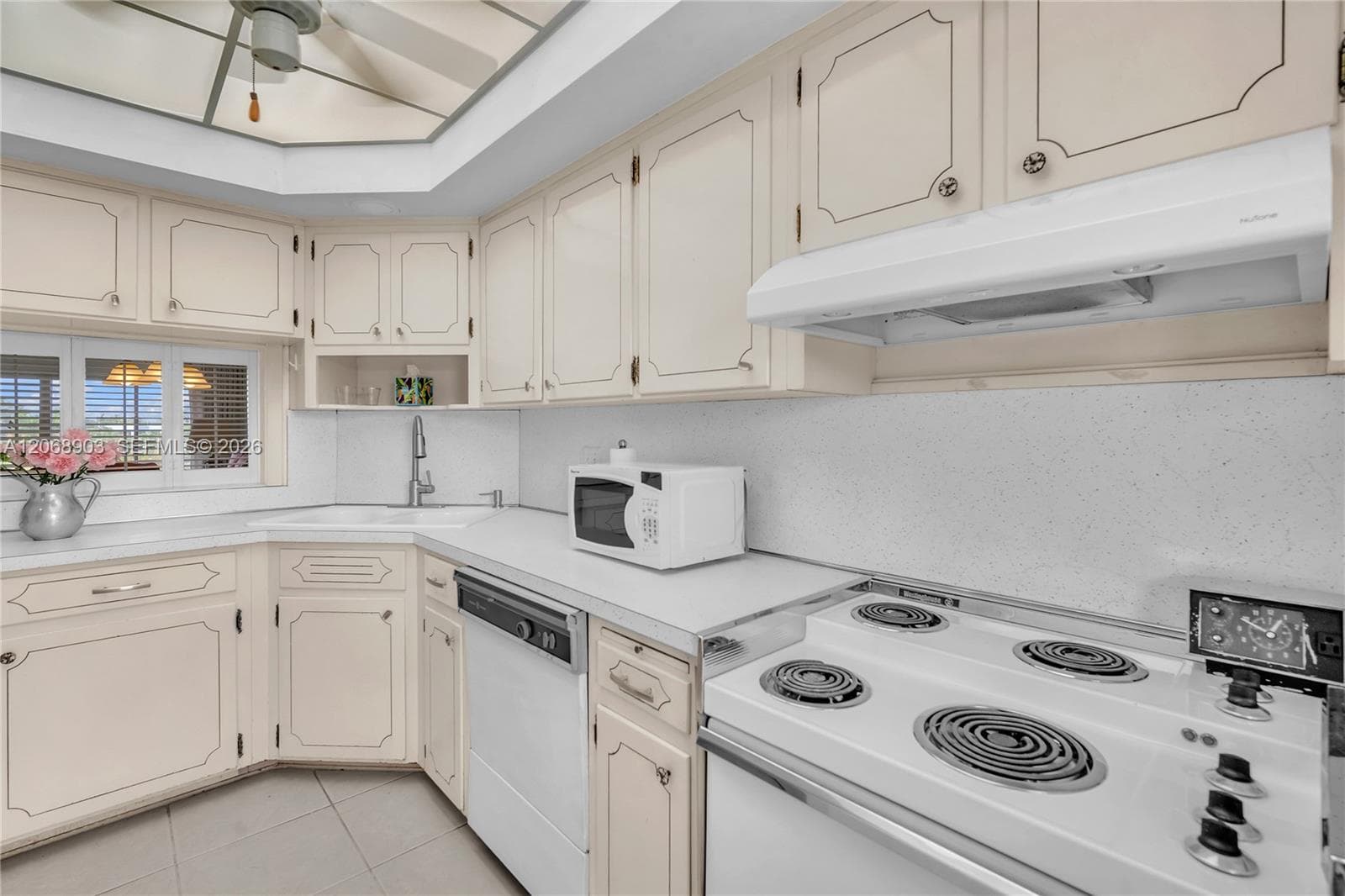 1100 SW 12th St 309 photo 22
