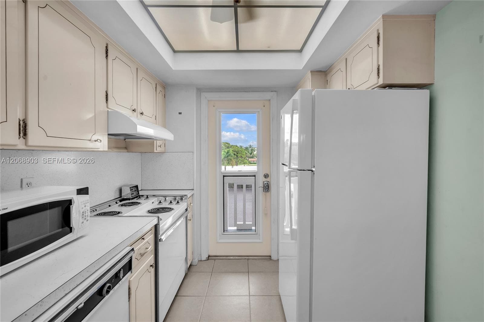 1100 SW 12th St 309 photo 9