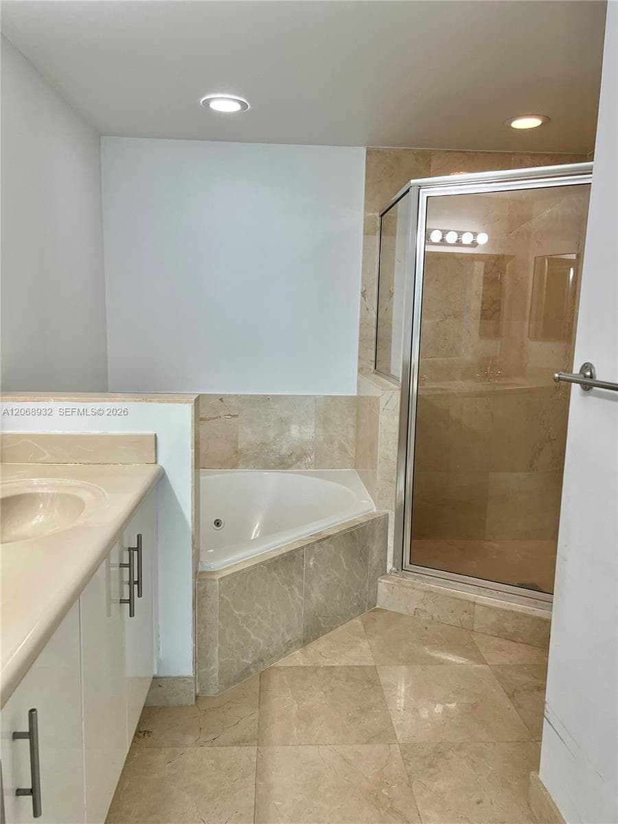 7900 Harbor Island Dr 608 photo 3