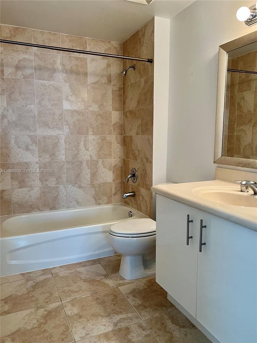 7900 Harbor Island Dr 608 photo 8