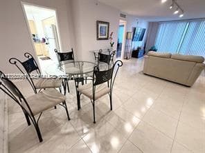 9195 Collins Ave 512 photo 2