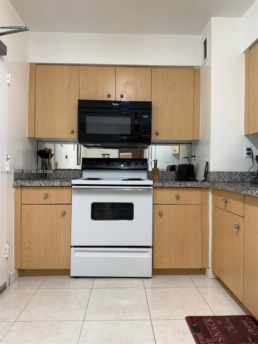 9195 Collins Ave 512 photo 4