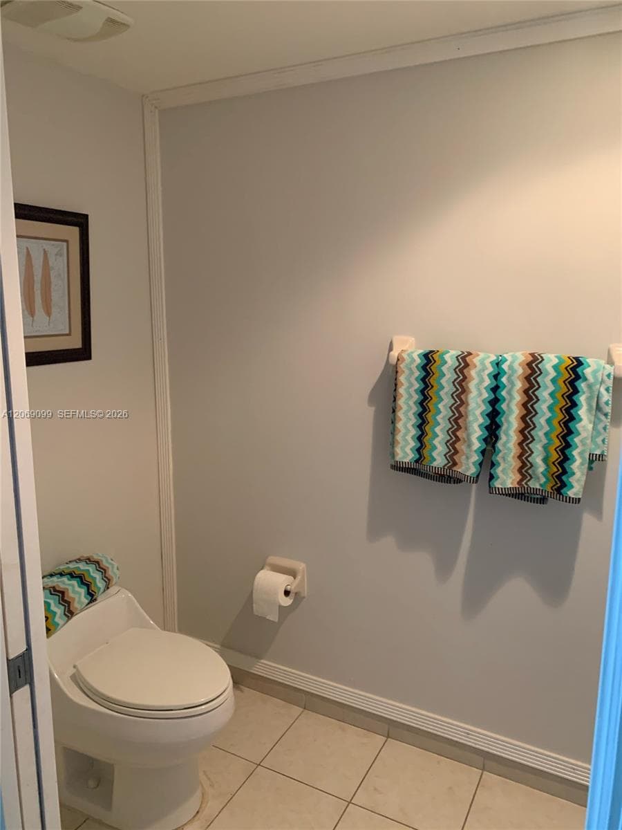 15051 Royal Oaks Ln 1005 photo 5