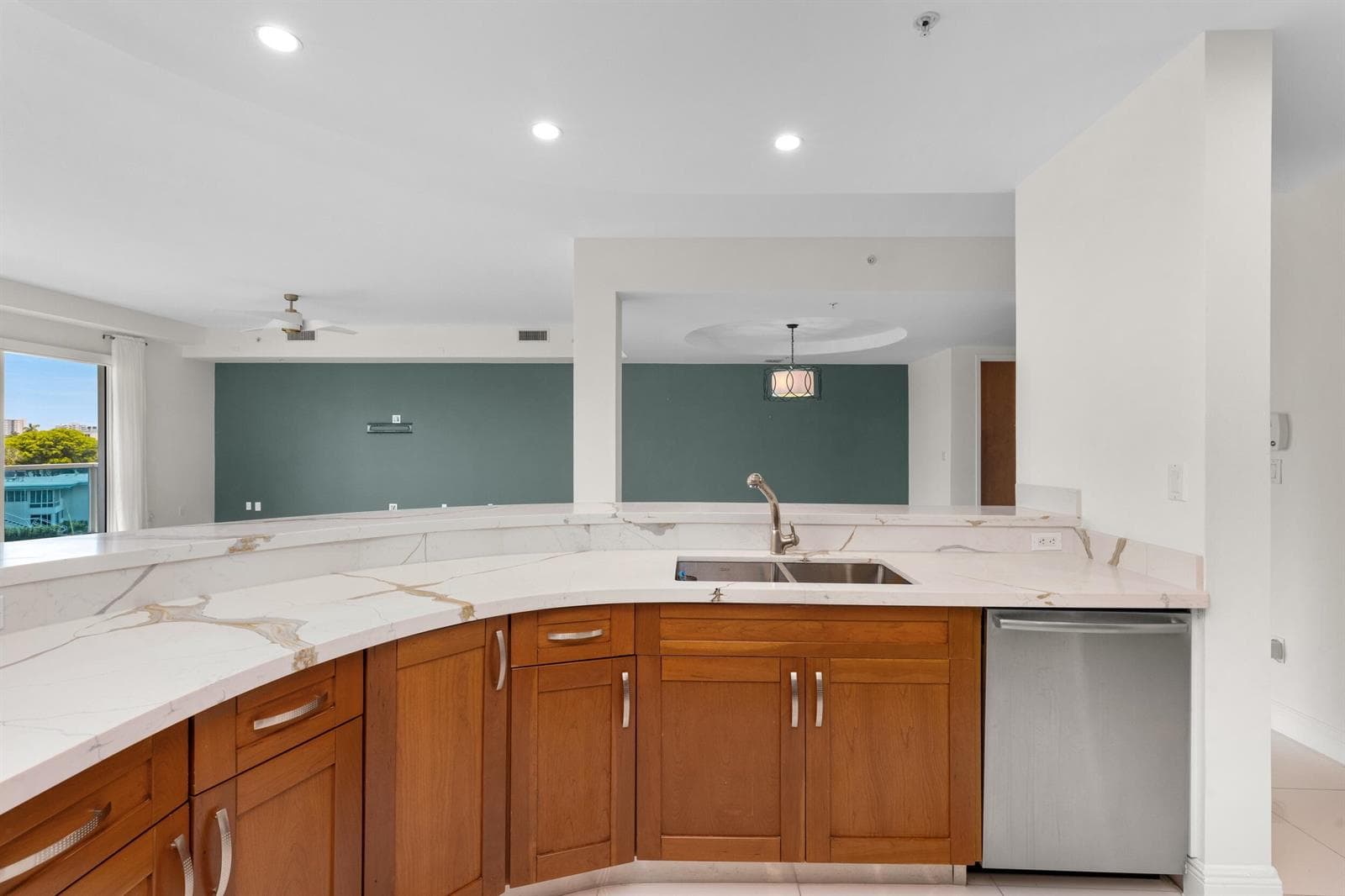 516 HENDRICKS Isle 4A photo 18