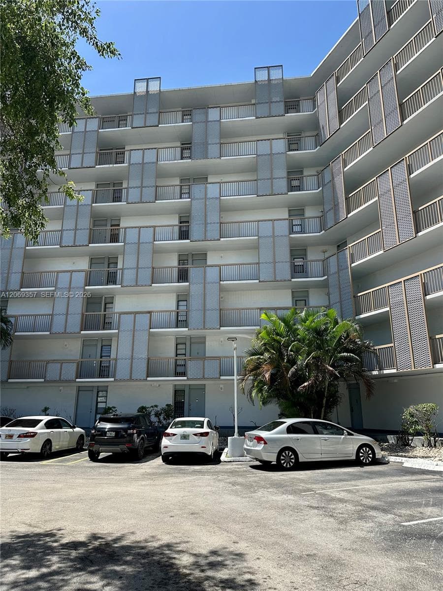 3401 N Country Club Dr EI-216 photo 2