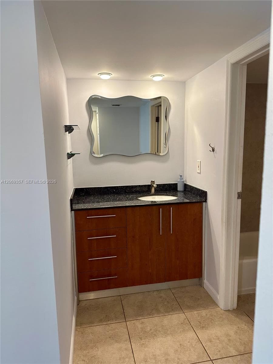 3401 N Country Club Dr EI-216 photo 12