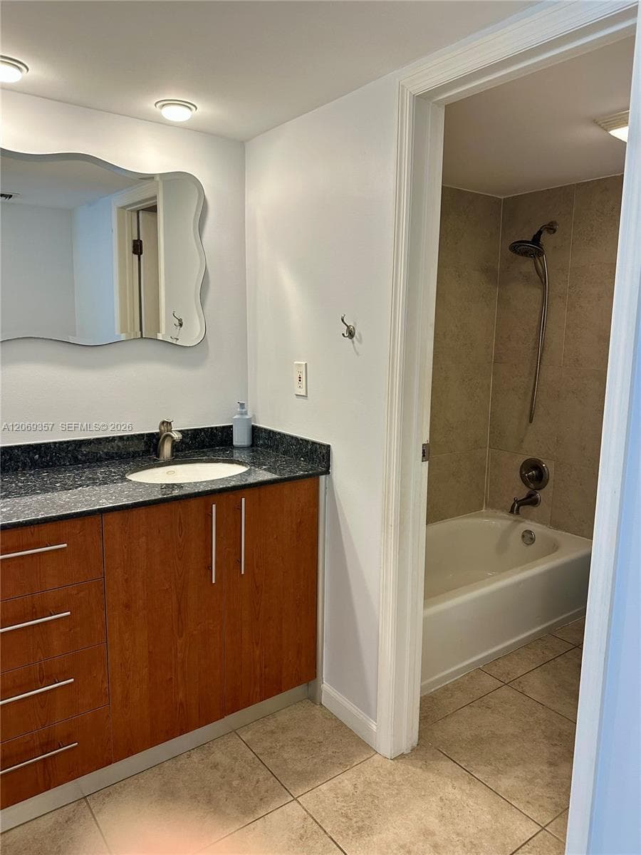 3401 N Country Club Dr EI-216 photo 18