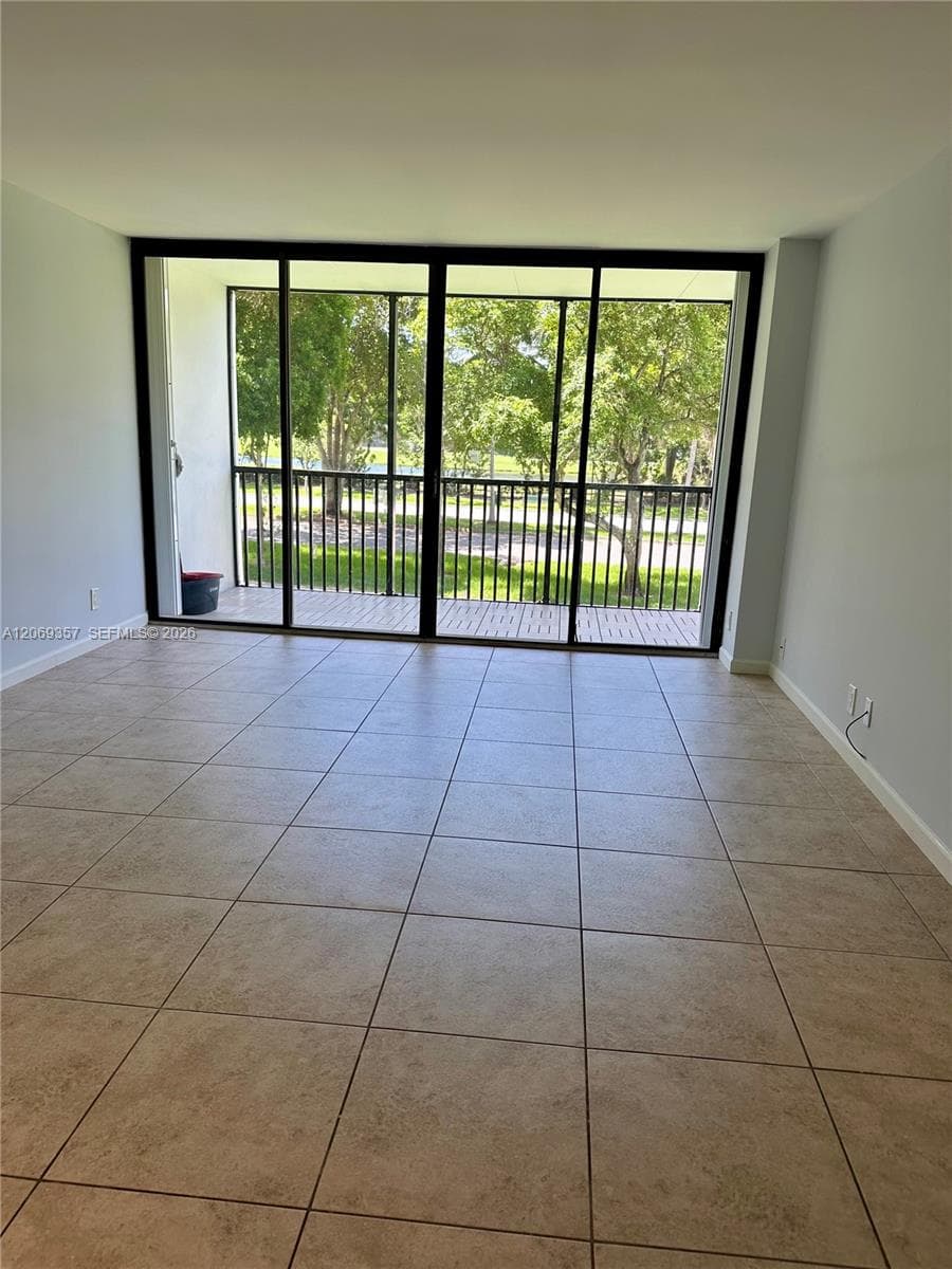 3401 N Country Club Dr EI-216 photo 11