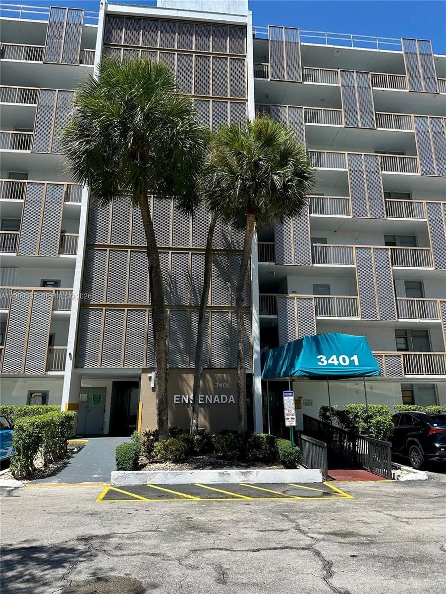 3401 N Country Club Dr EI-216 photo 4