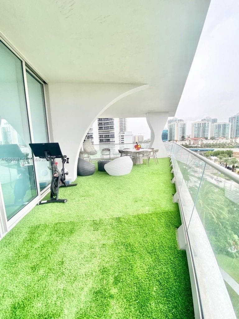16901 Collins Ave 701 photo 19