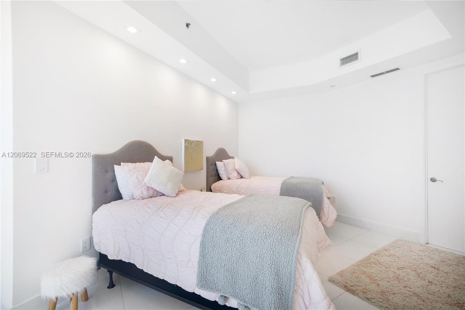 15901 Collins Ave 707 photo 18