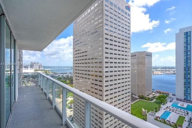 300 S Biscayne Blvd T-2416 photo 2