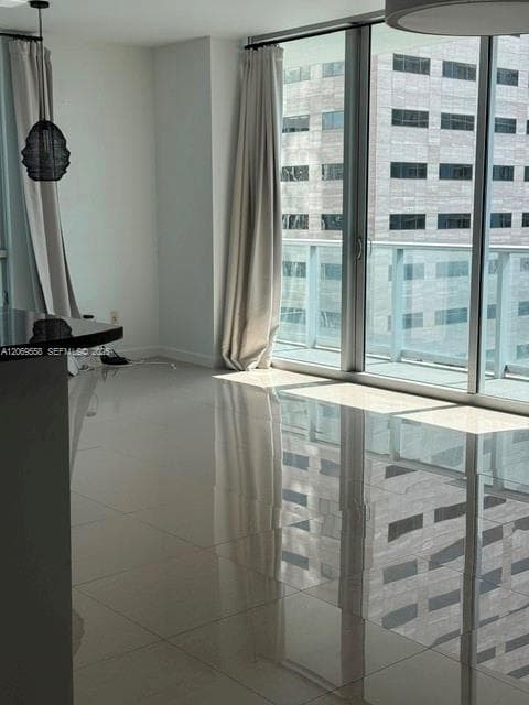 300 S Biscayne Blvd T-2416 photo 4