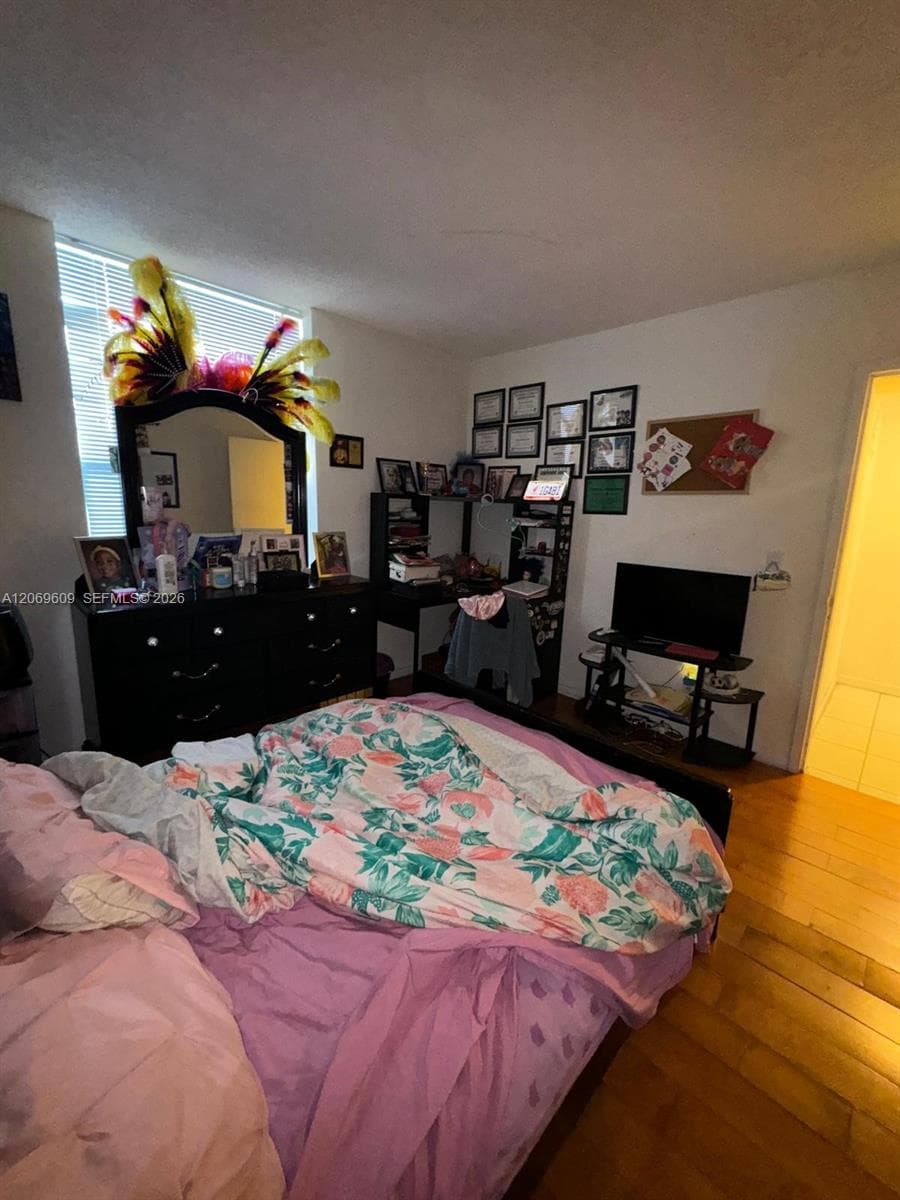 2020 NE 135th St 609 photo 24