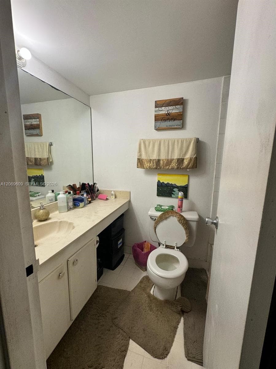 2020 NE 135th St 609 photo 19