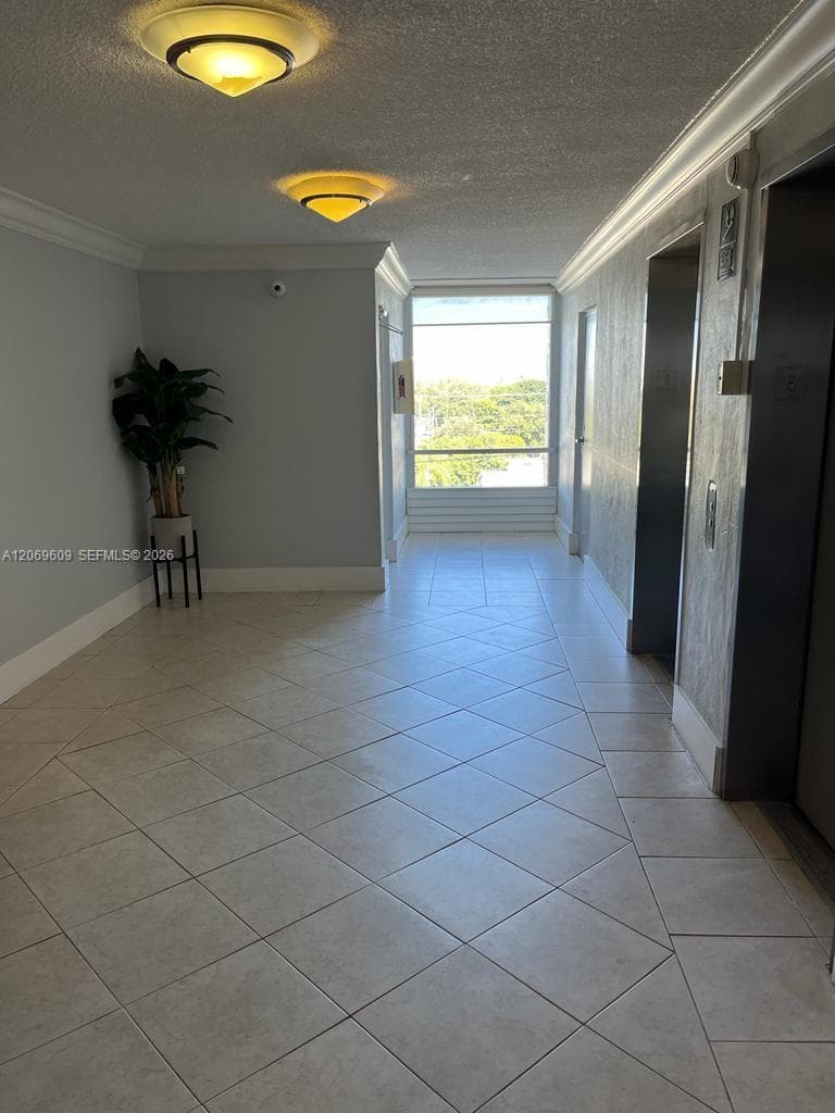2020 NE 135th St 609 photo 8