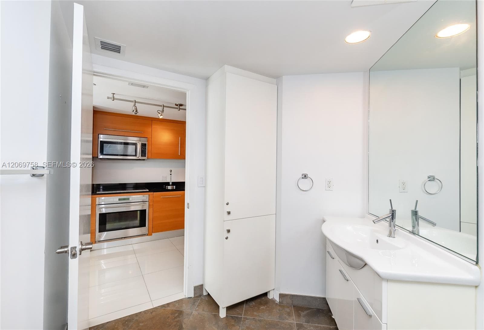 475 Brickell Ave 2908 photo 13