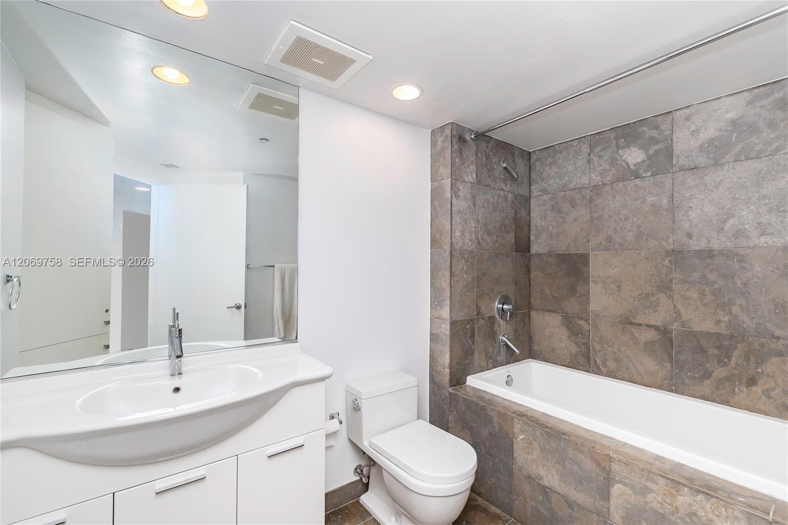 475 Brickell Ave 2908 photo 14