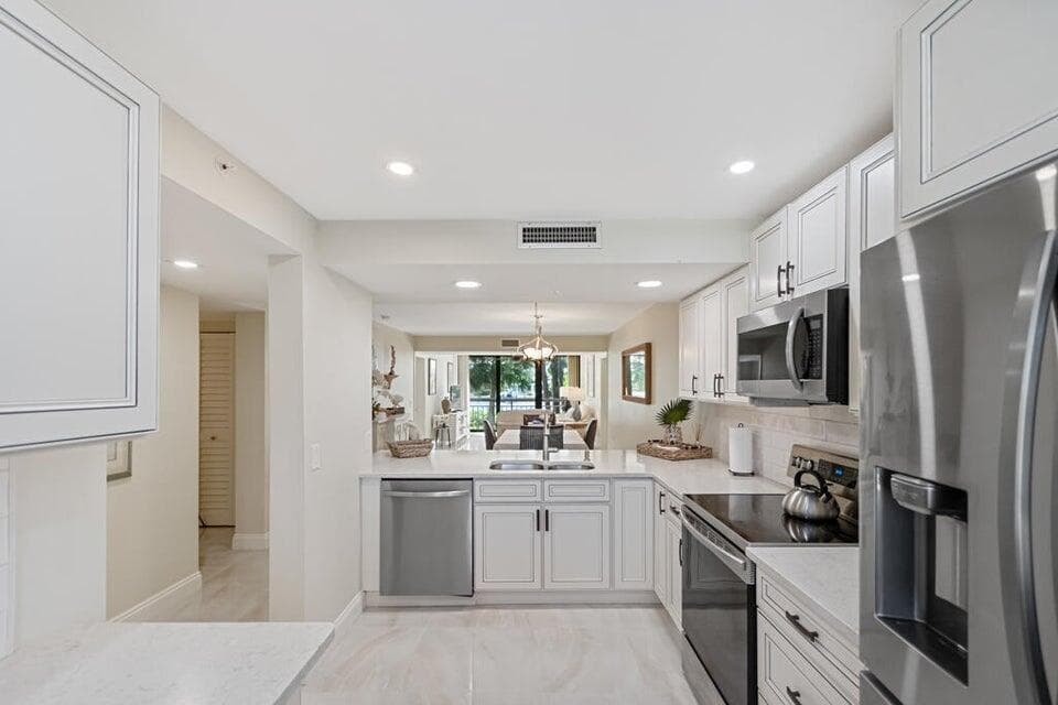2101 Marina Isle Way 203 photo 3