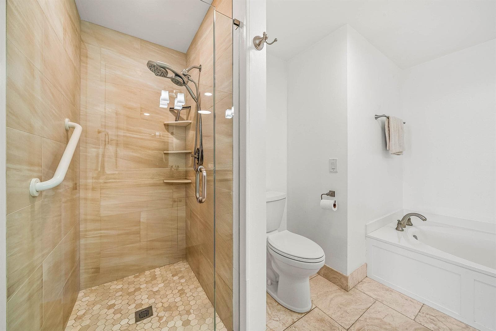 11370 Twelve Oaks Way 418 photo 16