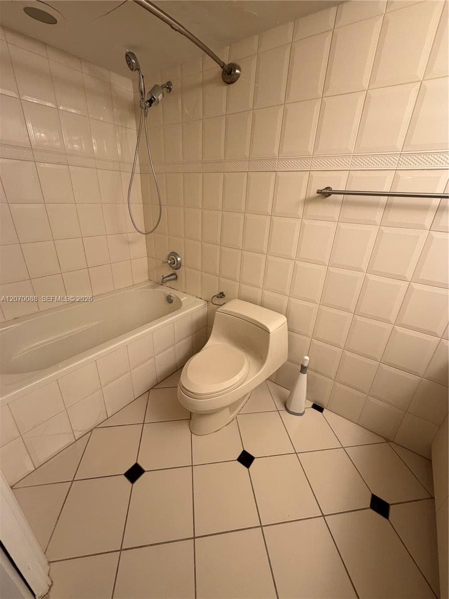 2640 NE 135th St 202 photo 13