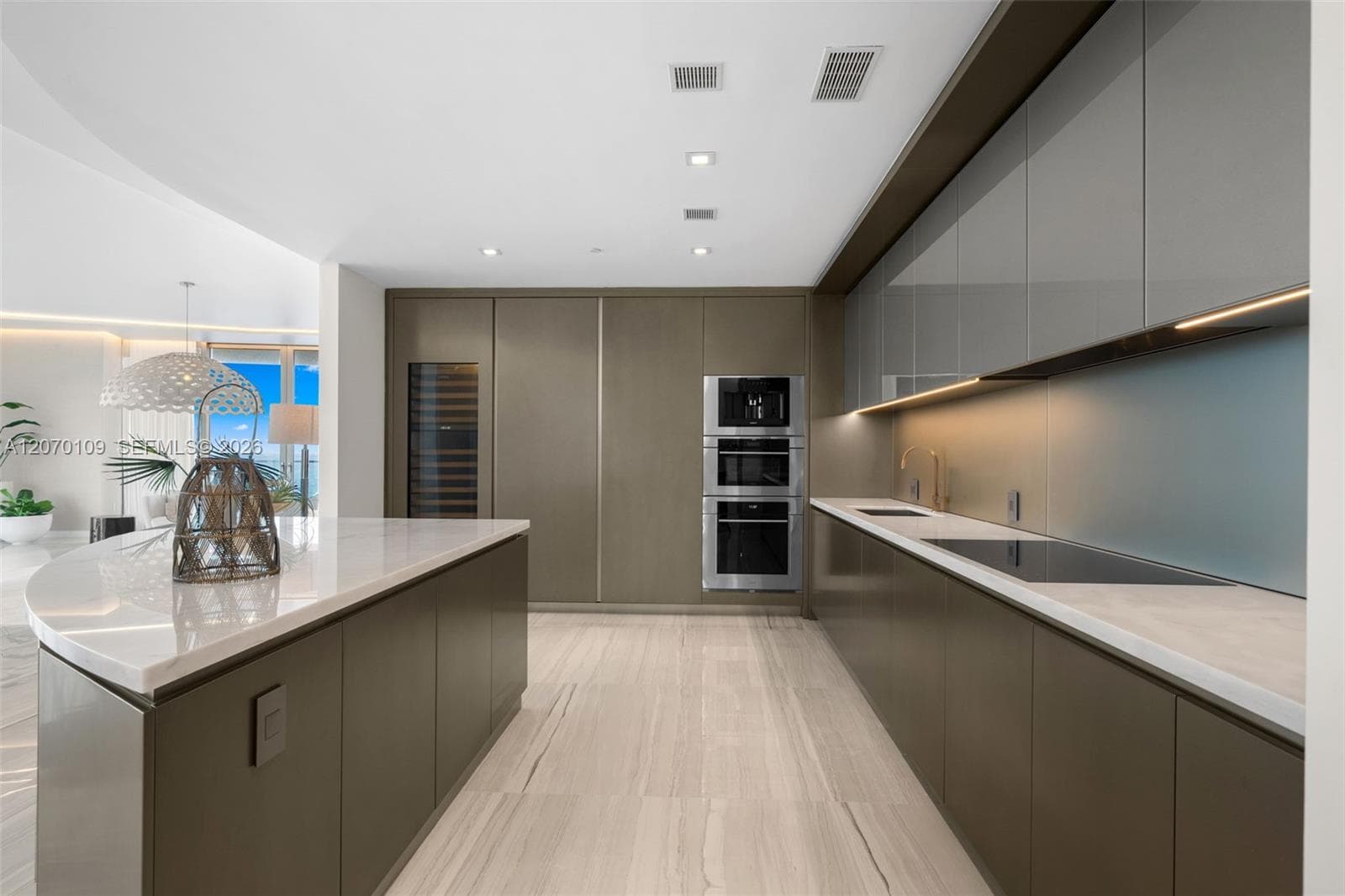 18975 Collins Ave 600 photo 7