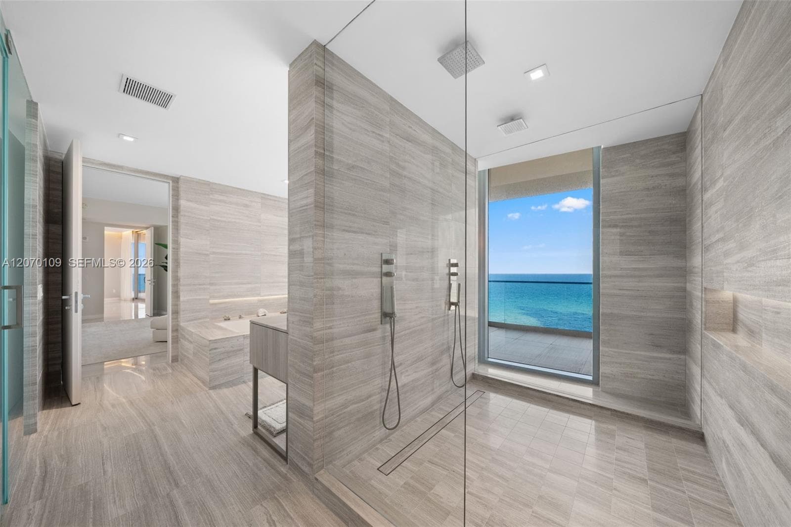 18975 Collins Ave 600 photo 18
