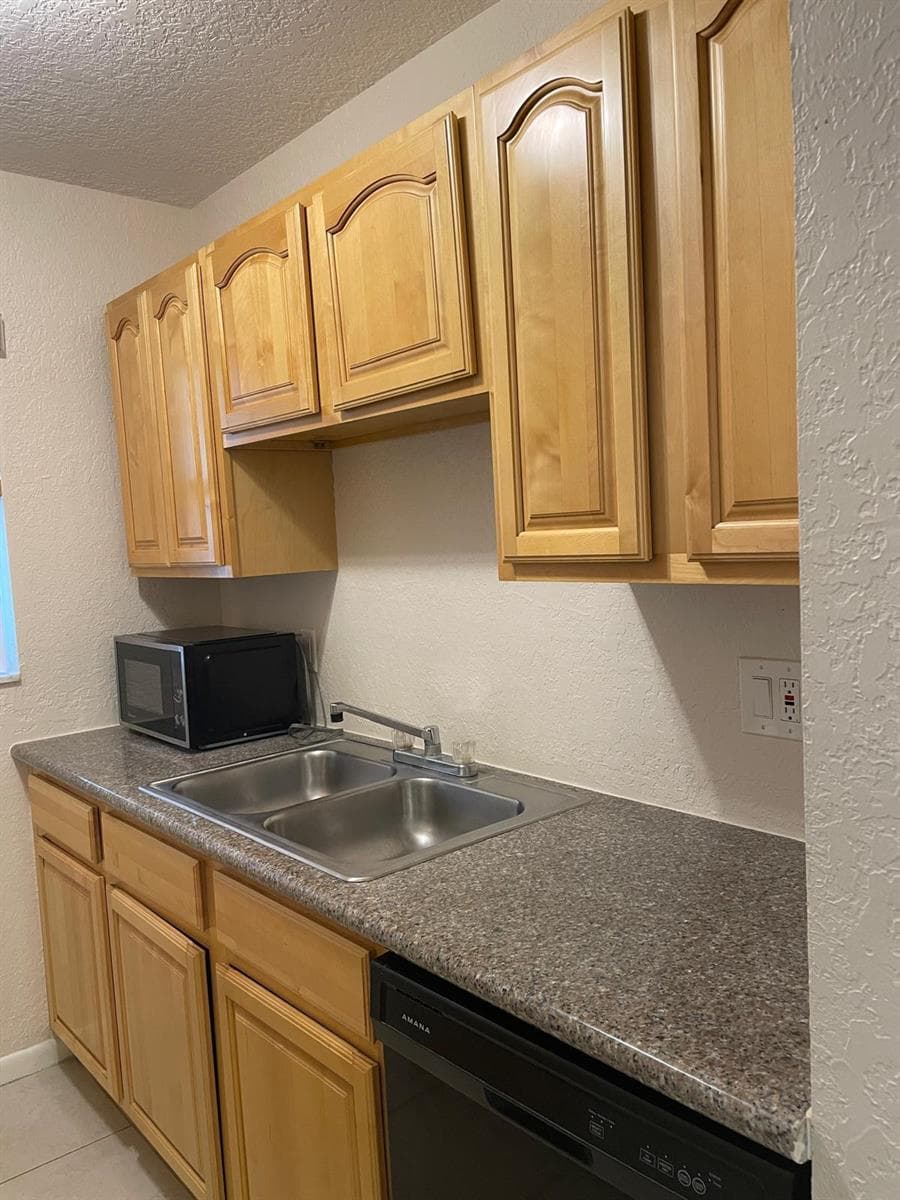 220 CROTON Avenue 210 photo 3