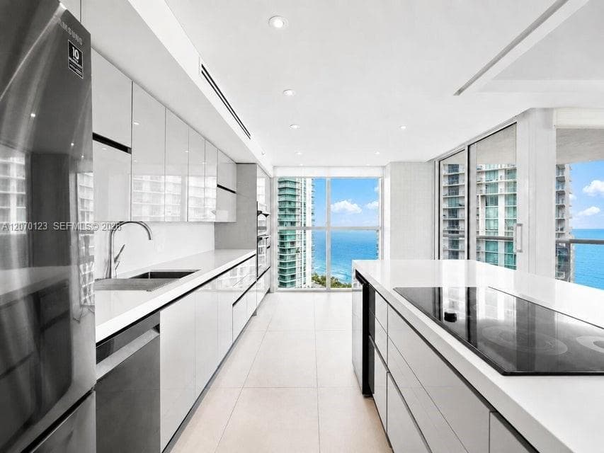 16500 Collins Ave 1751 photo 4