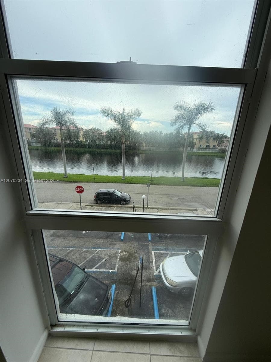 2075 NE 164th St 302 photo 13