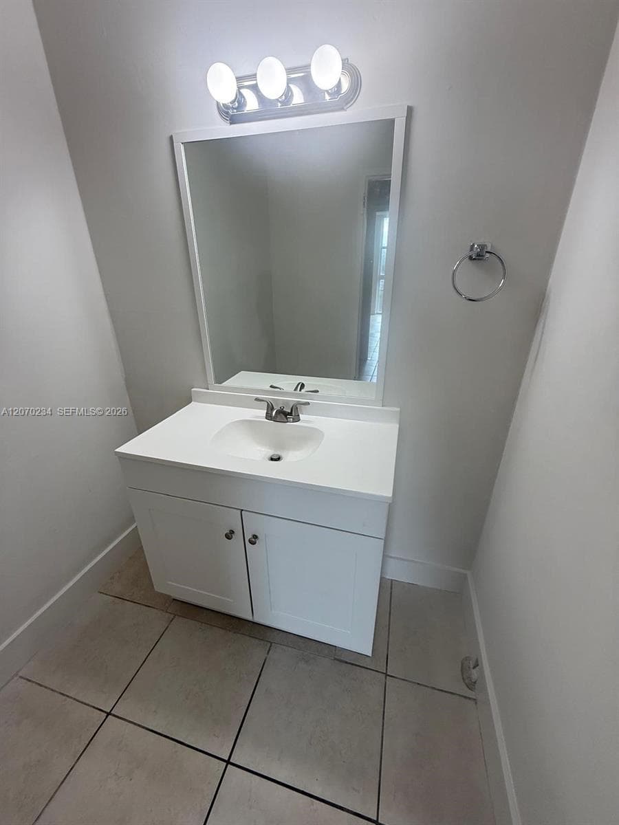 2075 NE 164th St 302 photo 7